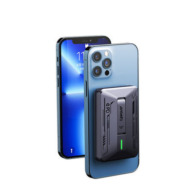 Zwarte magnetische powerbank draadloze oplader 142g met 5W / 7.5W uitgang