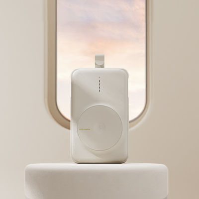 Magnetische adsorptie-krachtbank 10000 MAH 5W 7.5W Li-polymer brandwerende laadtechnologie